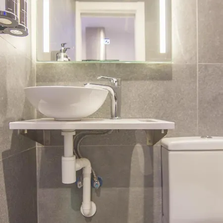 Rentalsevilla Looks Pretty And Modern Apartment